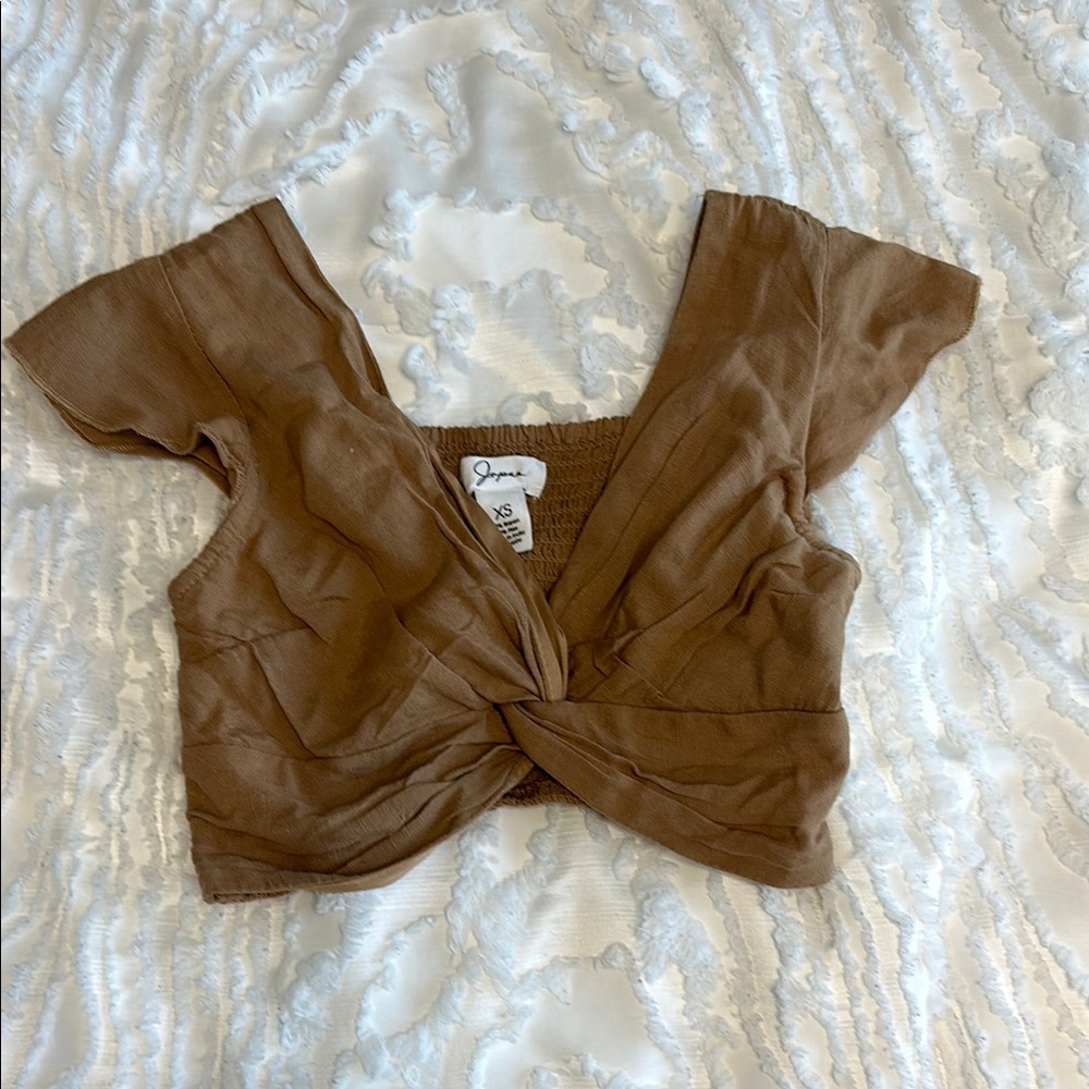 Brown crop top with plunge neckline and cap sleeves